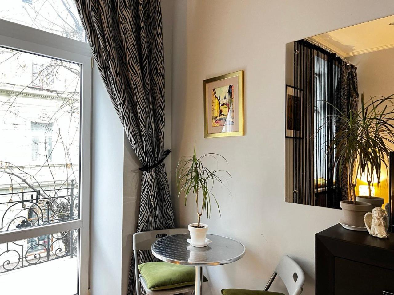 Apartments On Skoryka Str Lviv Ngoại thất bức ảnh