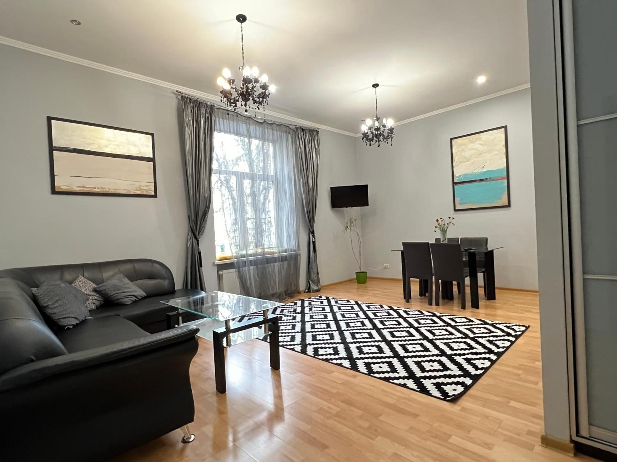Apartments On Skoryka Str Lviv Ngoại thất bức ảnh