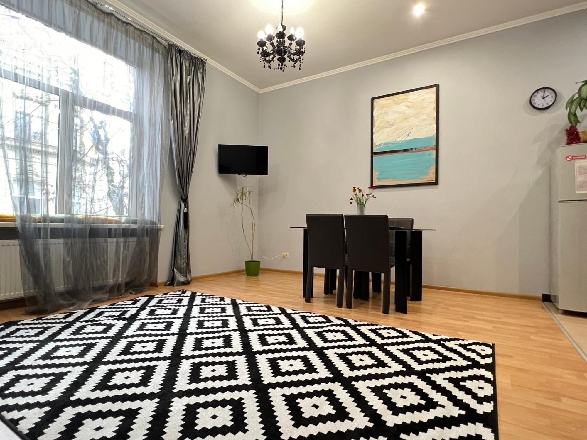 Apartments On Skoryka Str Lviv Ngoại thất bức ảnh